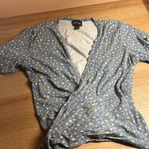 Cropped tee shirt v neck, ties in back in a bow :)